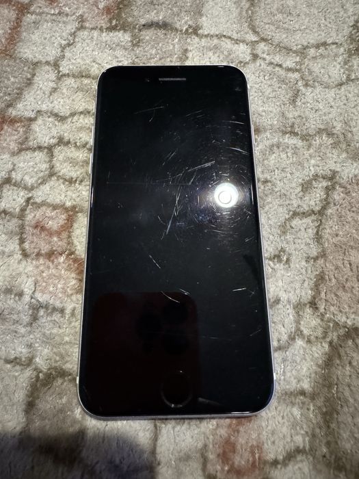 Продам iphone se2