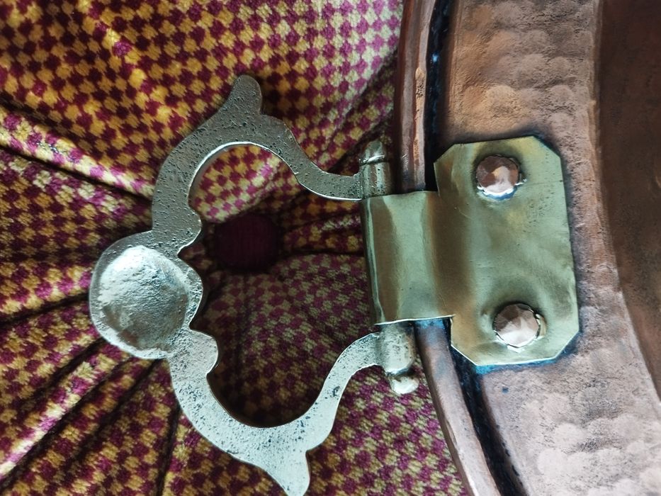 Braseira antiga de cobre como Nova