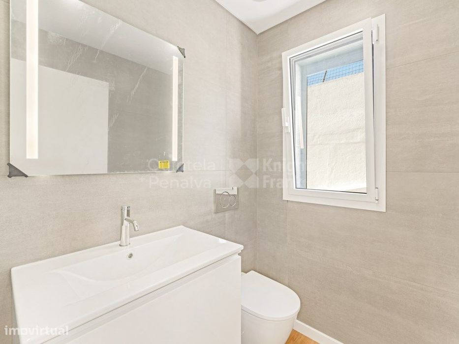 Moradia T4 com piscina e jardim na Amoreira, Cascais
