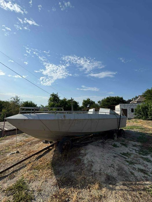 Катер пластиковий