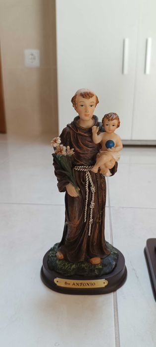 Várias imagens religiosas