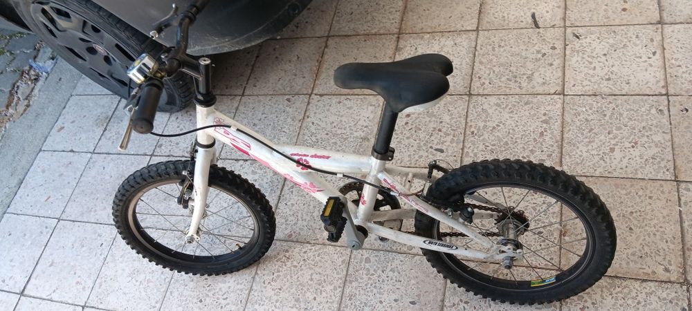 Bicicleta  de criança  com pouco uso