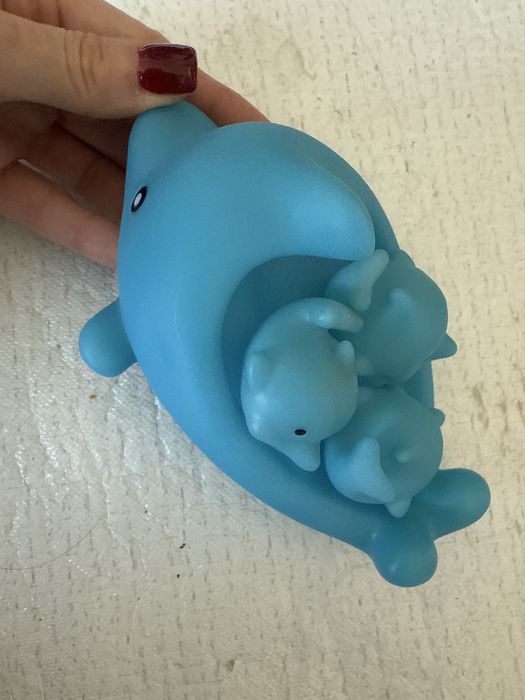 Дельфін для гри у воді