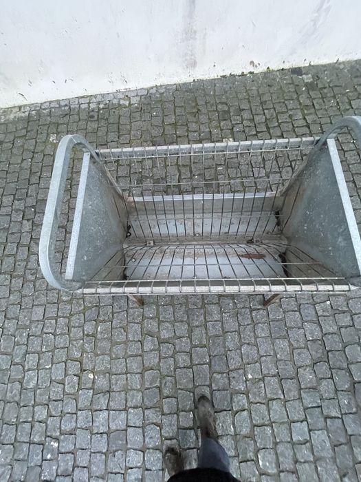 Manjedoura para ovelhas e cabras