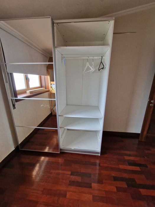 Roupeiro Ikea portas deslizantes