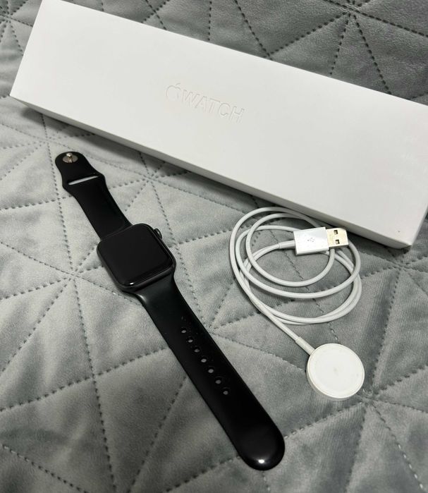 Apple Watch Series 6 (GPS), 44 мм, алюмінієвий корпус