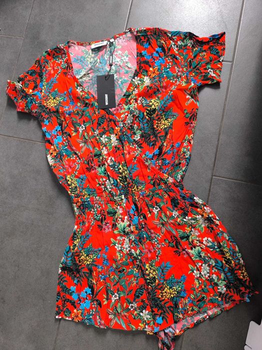 Nowy kombinezon Weekday w kwiaty Vintage