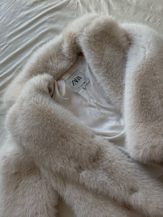 Біла шуба Zara з еко-хутра, розмір M