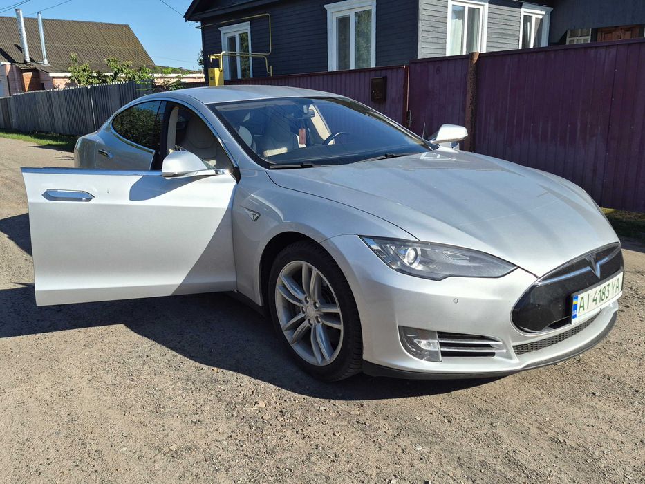 Tesla  Model  S 85