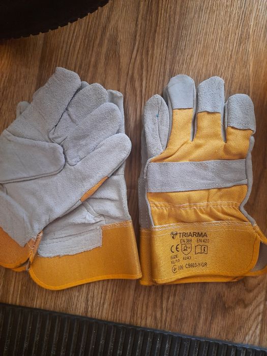 Продам рабочие рукавицы.