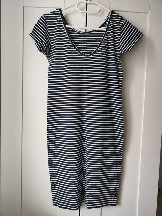 Dopasowana sukienka w paski r. S