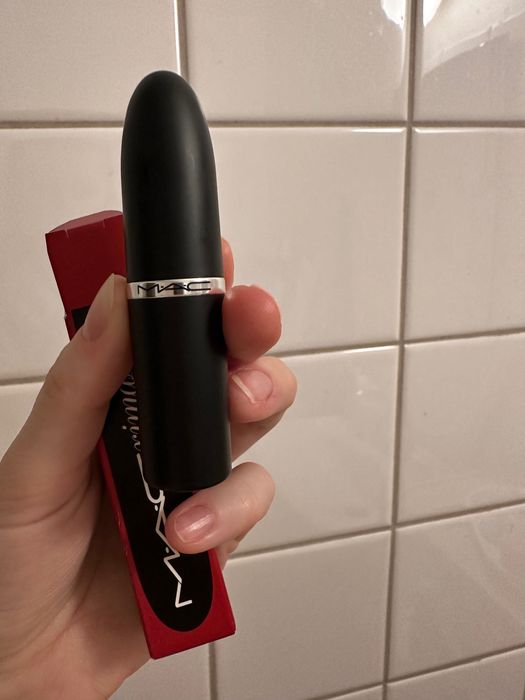 Нова помада MAC maximal matte lipstick Ruby Woo (691 відтінок)