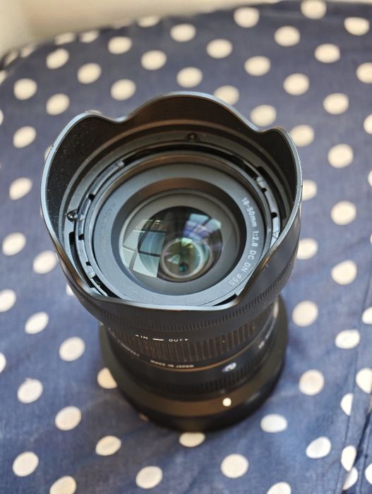 Canon R50 como nova
