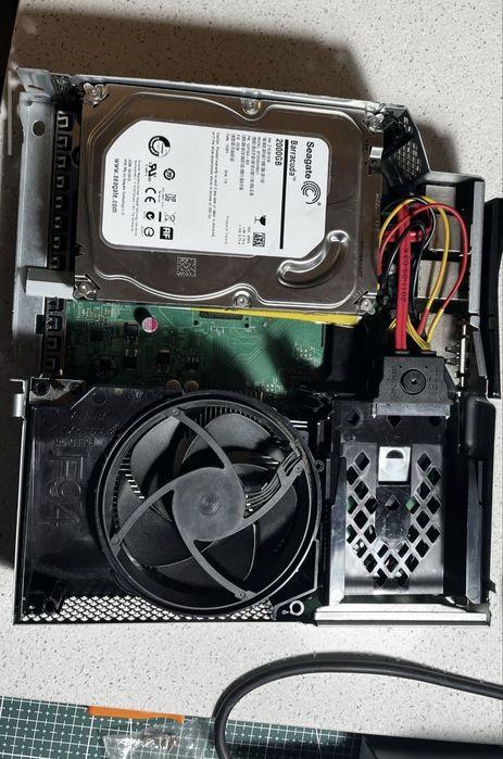 Xbox 360 2tb plus obudowa czarna plus pad