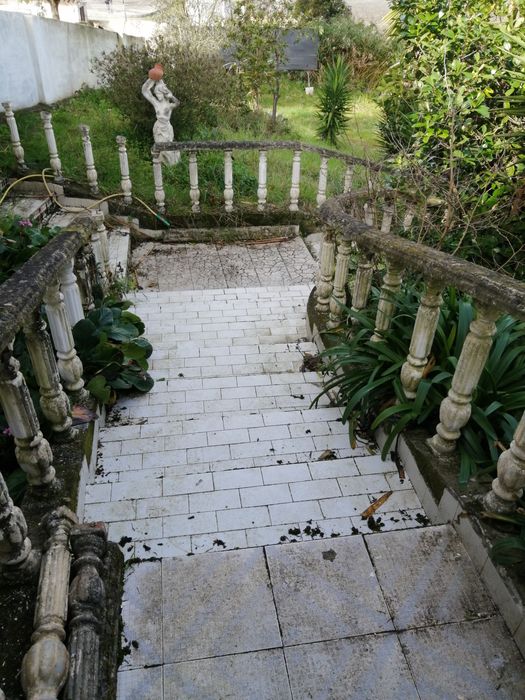 2 quartos rústicos, com uso de WC, sala e cozinha. Máximo 4 pessoas.