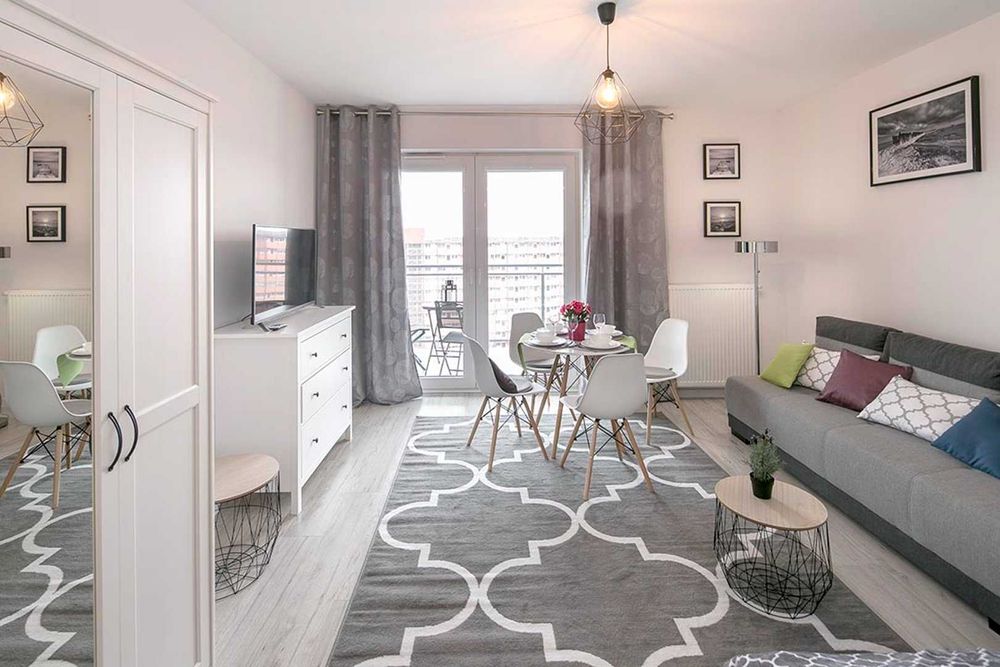 Kawalerka nad morzem, miejsce postojowe w garażu w cenie