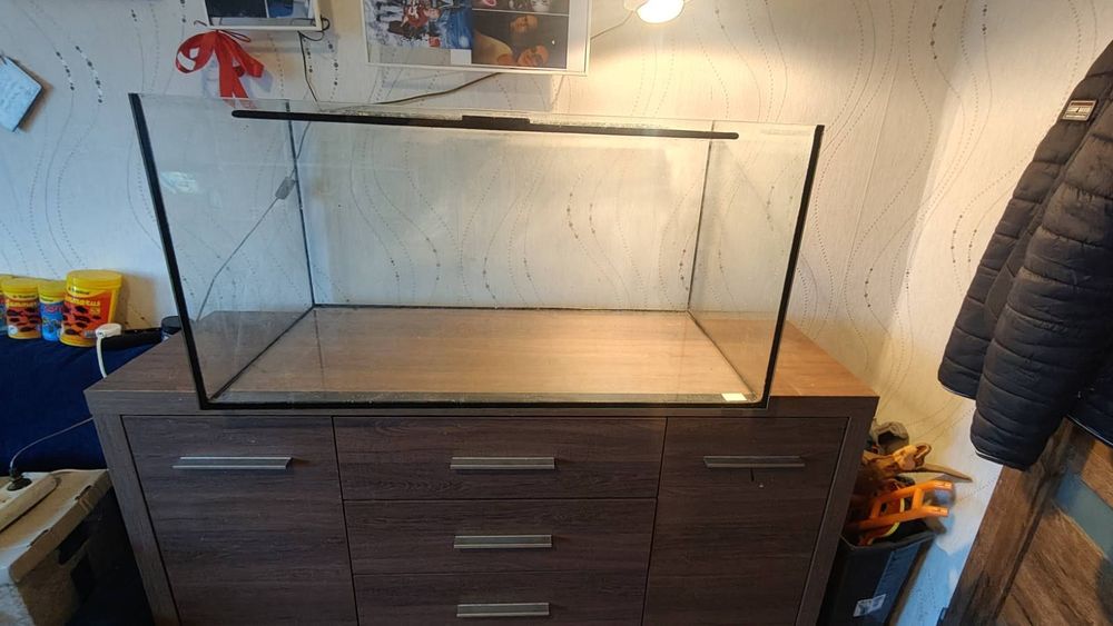 Sprzedam akwarium 250l