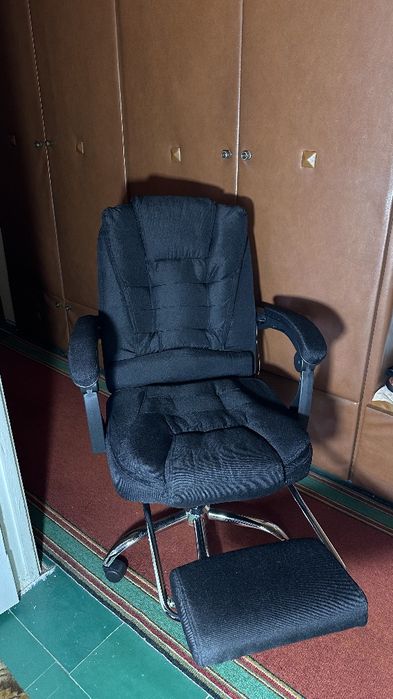 Офисное кресло с массажем поясницы