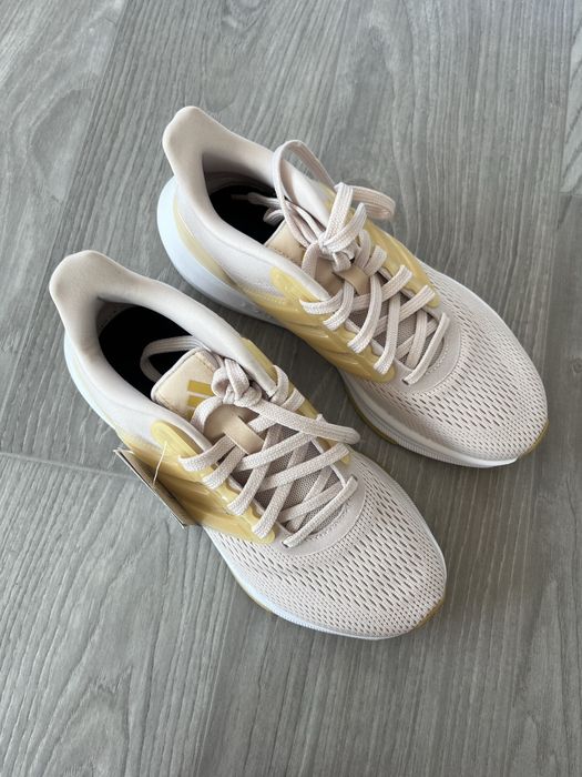 Жіночі кросівки для бігу Adidas Ultrabounce W