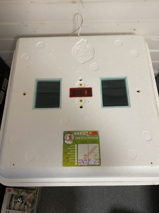 Автоманий інкубатор Рябушка турбо 150 яєць