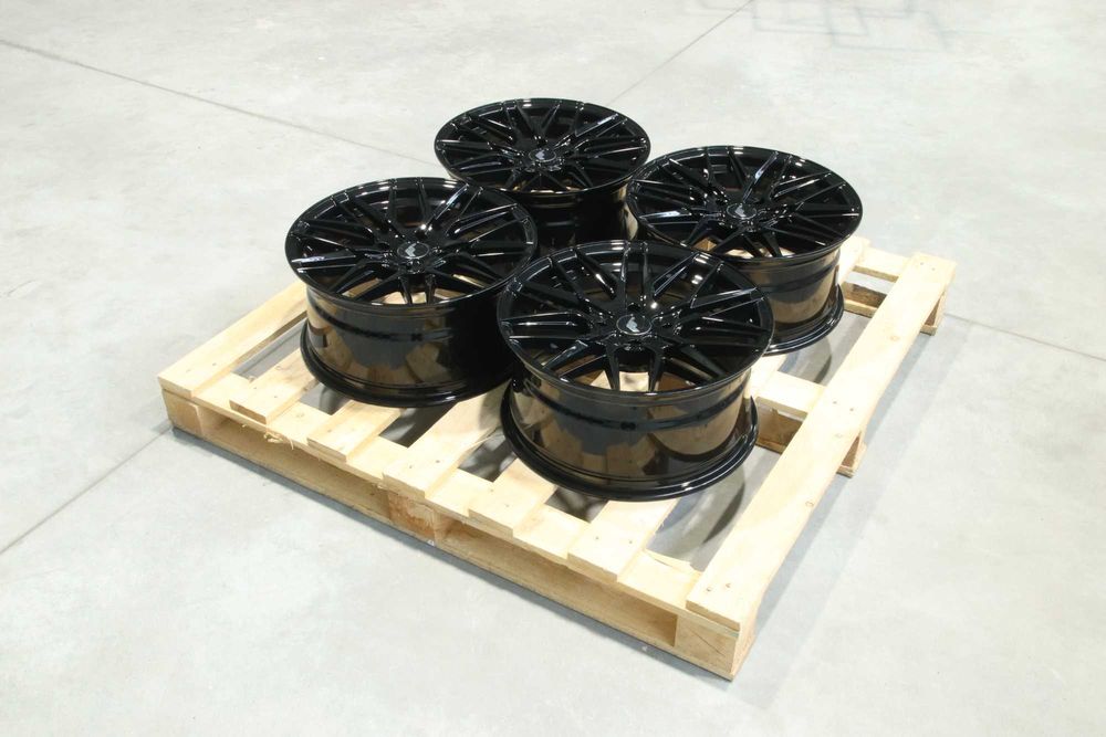 OUTLET! Felgi Japan Racing JR28 17x8 ET35 4x114,3 Gloss Black