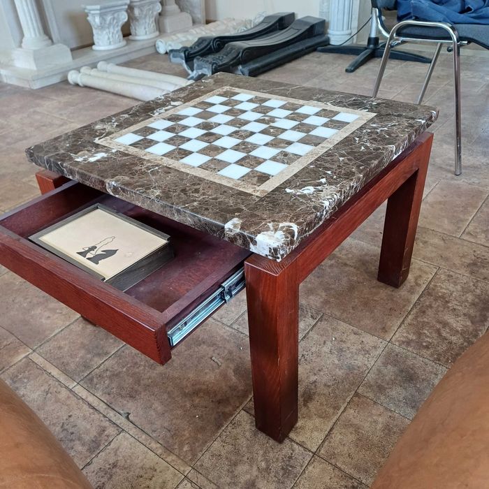 Журнальний стіл з мармуру