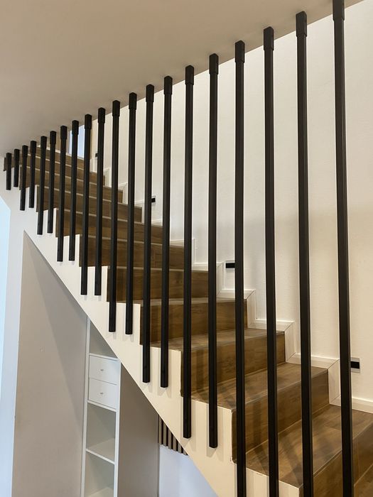 Balustrady schodowe/ wewnetrzne/ konstrukcje stalowe