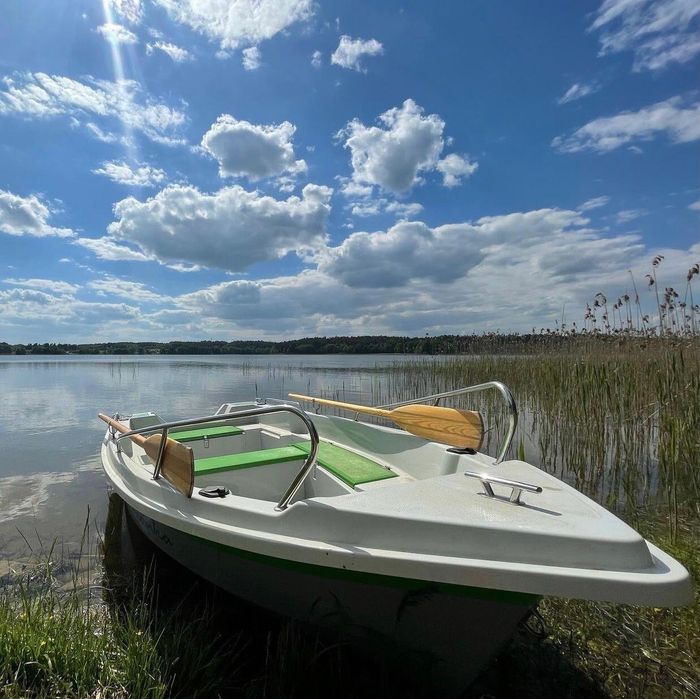 Łódź plastikowa z przyczepą podłodziową