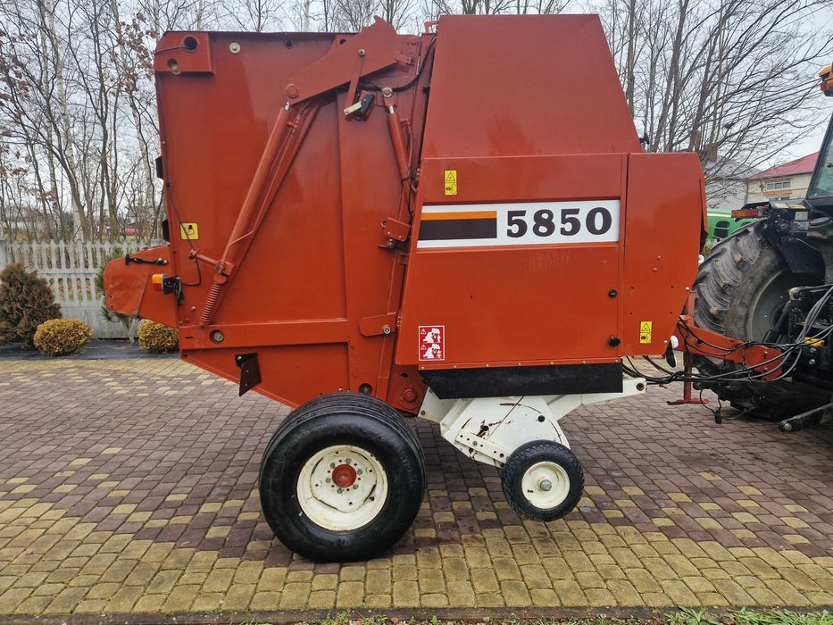 Prasa rolująca New Holland Fiat Agri 8080. 8050