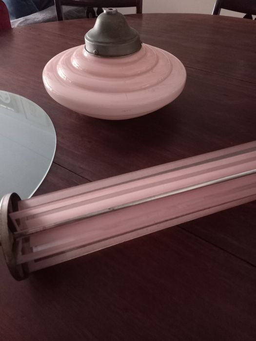 Candeeiro de tecto vintage, com vidro opalino rosa