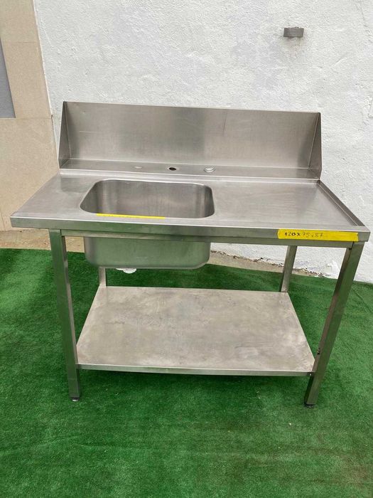 Bancada em inox com cuba lava loiça