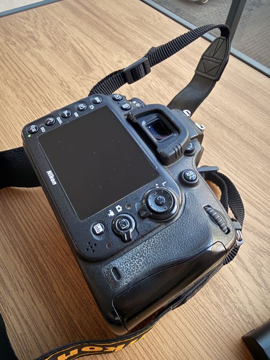 Nikon D610 + 3aku + grip