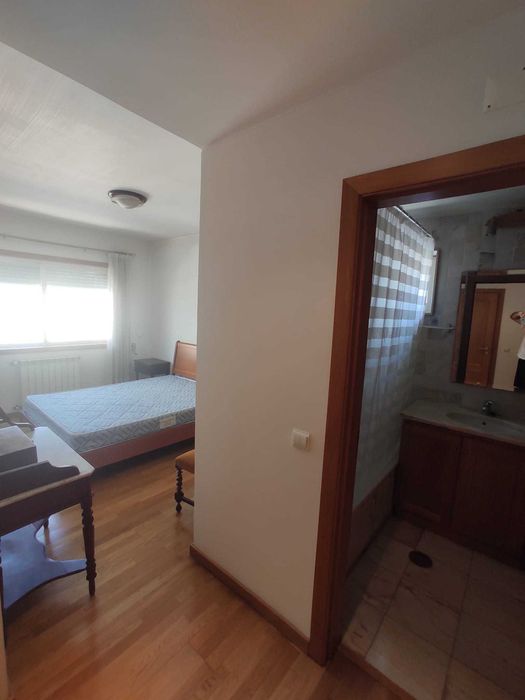 Espaçoso apartamento de 4 quartos - Coimbra