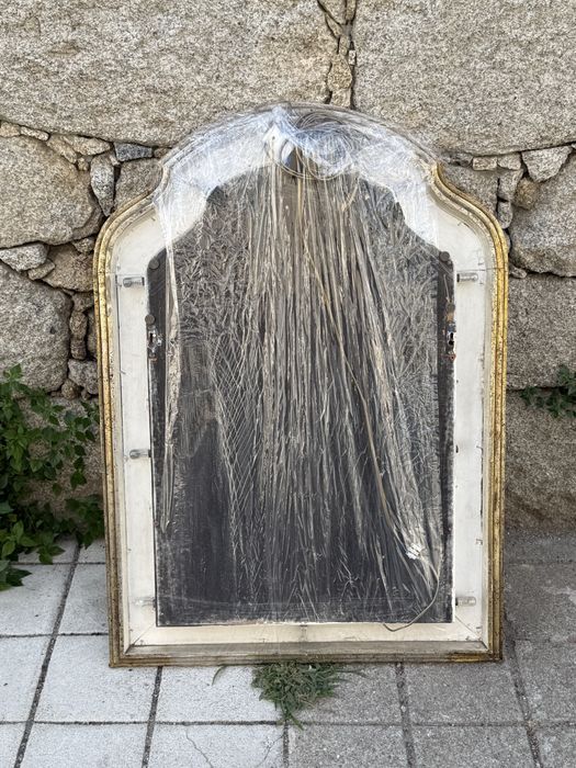 ESPELHO DE PAREDE COM ILUMINAÇÃO Espelho estilo veneziano em madeira entalhada