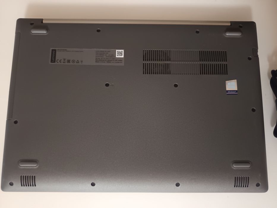 Portátil Lenovo / 8GB RAM / SSD 256GB / Gráfica 1GB