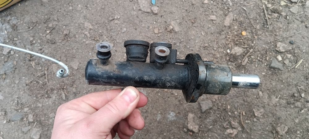 Головний цліндр ауді 100с4