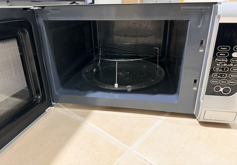 Microondas Alaska 1000W potência