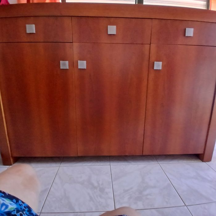 Móvel sapateira ou para outra utilidade.