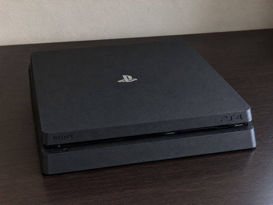 PS4 FAT 1TB + 2 Comandos + Cabos | Bom Estado
