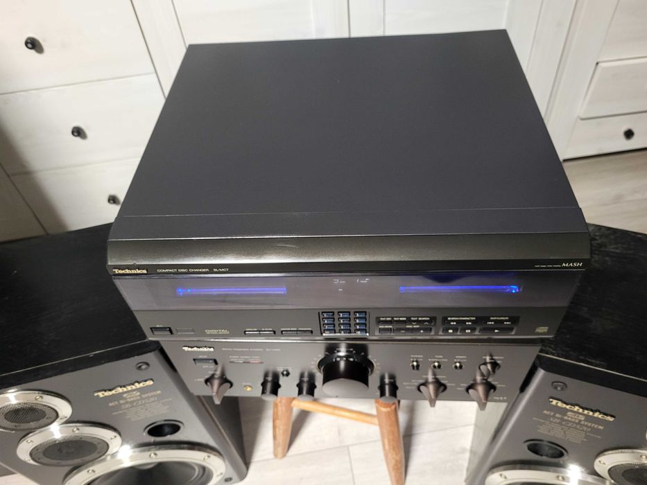 Zmieniarkę Technics SL-MC7 + Pilot CD TEXT