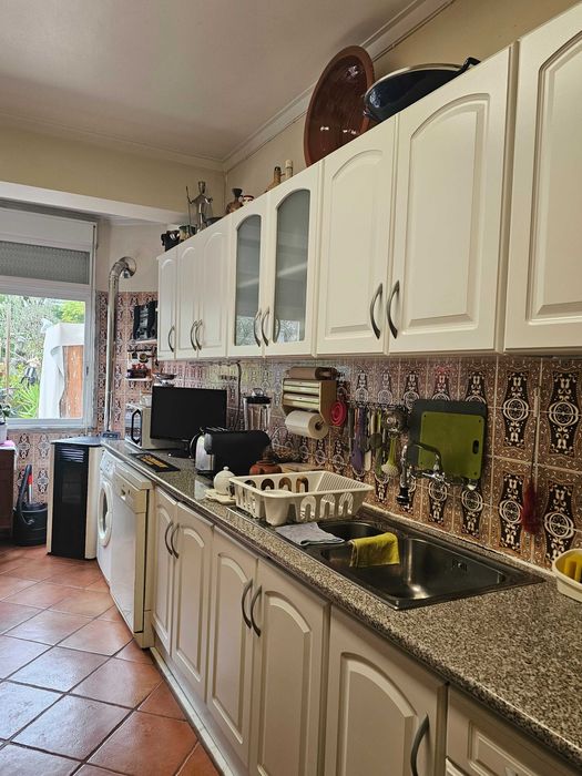 Quarto para arrendar em Algés