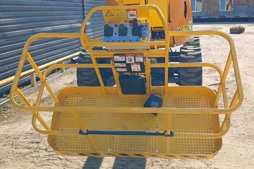 Дизельний колінчастий підйомник 16 м Haulotte HA16PX 4x4