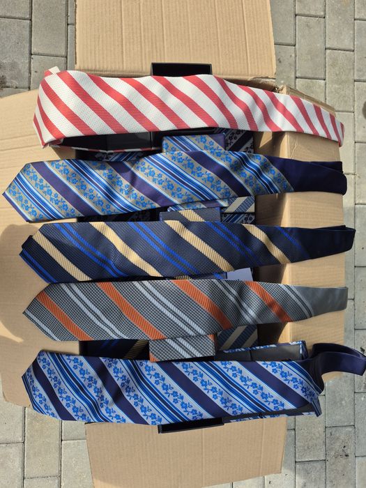 Krawaty nowe 9 różnych wzorów kilkadziesiąt sztuk