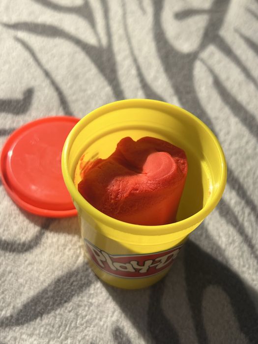Plastelina play-doh czerwona duza