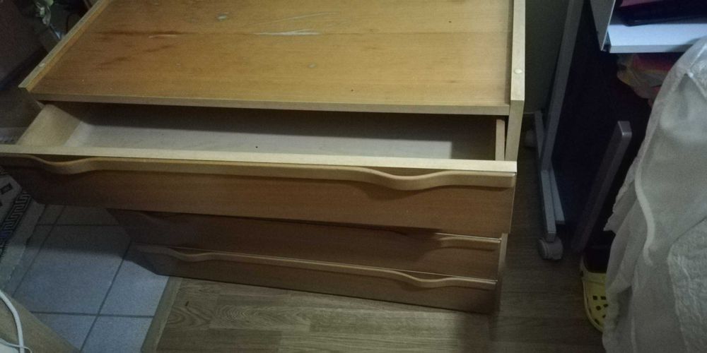 Comoda com 4 gavetas