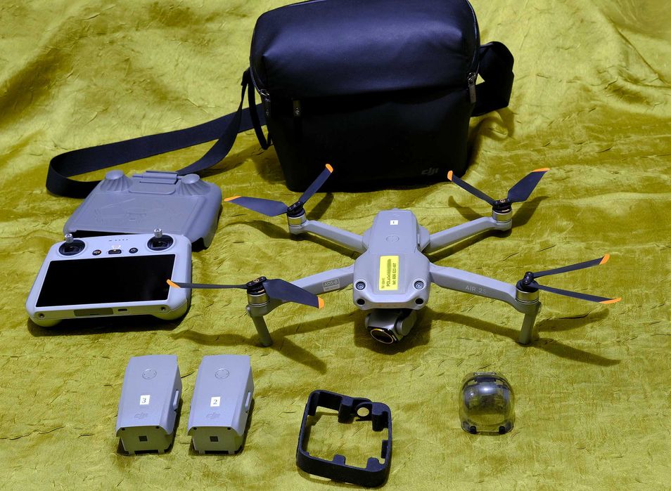 Dron DJI Air 2s – wersja z kontrolerem DJI RC (z ekranem)