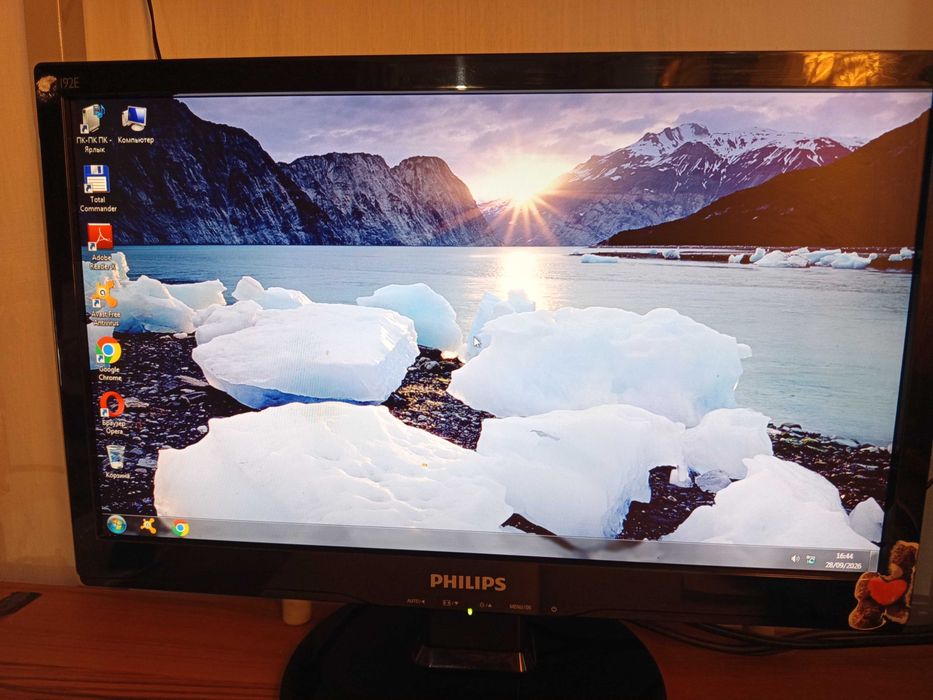 Ж.К. монитop Philips V-Line