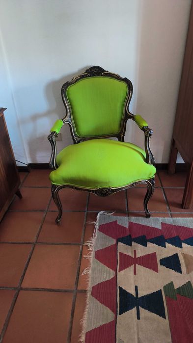 Cadeirão antigo de braços