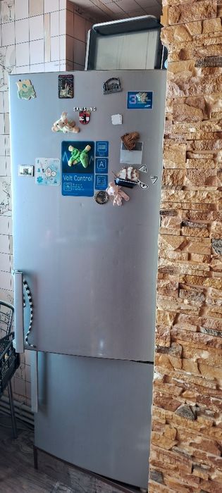 Продам дёшево рабочий холодильник  Samsung