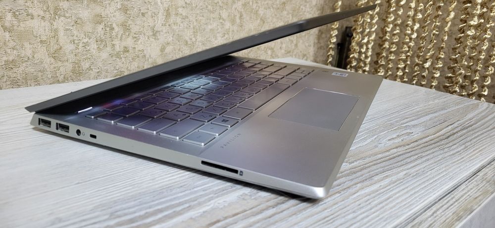 Hp pavilion 14" (core i3 10gen. 8gb. ssd 256gb)